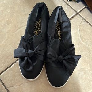 Libby Edelman bow slip on sneakers